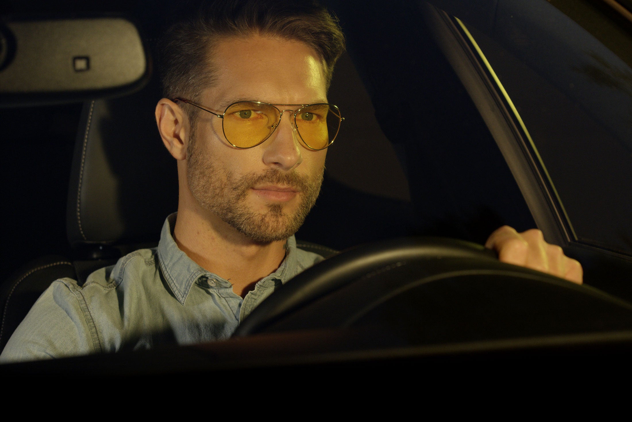 Consejos para conducir de noche: gafas y lentes